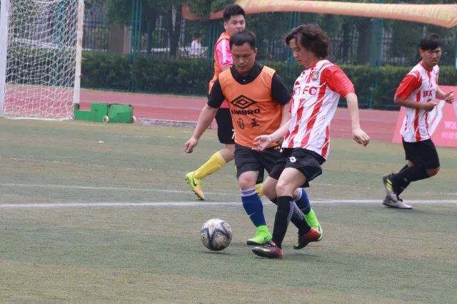 库里遭遇左腓骨扭伤 将缺席此后两战周六复查