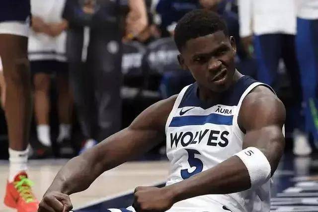 萨林杰35+16贺希宁准绝杀 深圳1分险胜同曦